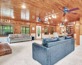 6Bdrm 5Ba Pool Table Ping Pong Lake Texoma - Pottsboro - Living room