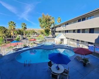 Studio 6 Sacramento Ca Natomas - Sacramento - Piscina