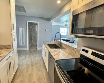 Lil Lavender Studio - Fort Myers Beach - Keuken