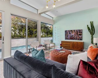 Webb House By Acme House Company - Palm Springs - Living room