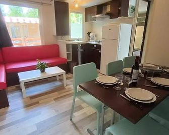 Campsite Uhaitza Le Saison - Mobil-Home O'hara 834 - 3 bedrooms 8 persons - Mauléon-Licharre - Dining room