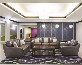 Palacio Royale Inn Signature Katy - Katy - Lounge