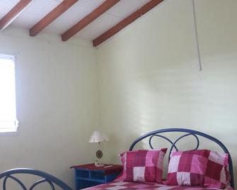 Appartement à 15min de belles plages - Sainte-Rose - Chambre