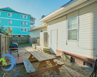 Cg Beach Bungalow 2 - North Myrtle Beach - Patio