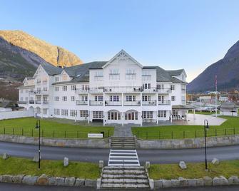 Vøringfoss Hotel - Eidfjord - Building