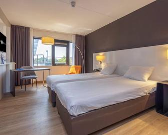 Soothing Retreat with Indoor Pool, Free Parking & Relaxing Outdoor Spaces - Nieuwegein - Schlafzimmer