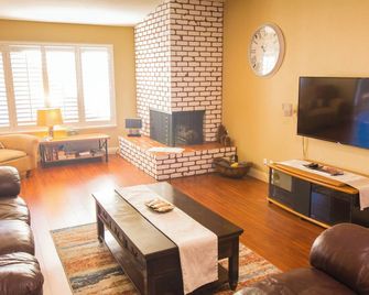 Cozy home in quiet neighborhood - Henderson - Pokój dzienny