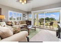 Ocean front condo - Kapolei - Living room