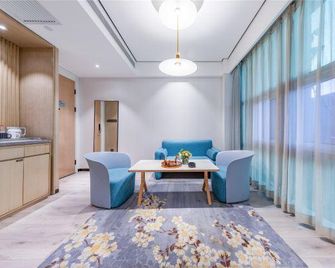 Jinyi Hotel (Hohhot East Railway Station Wanda Plaza) - Hohhot - Living room