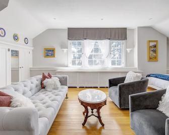 French Consulate Mansion/ 5br Sleeps 12/Downtown - Denver - Living room