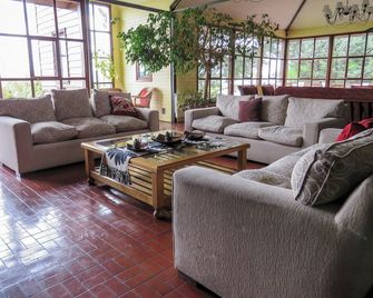 Lar Aike - אל קאלאפטה - סלון