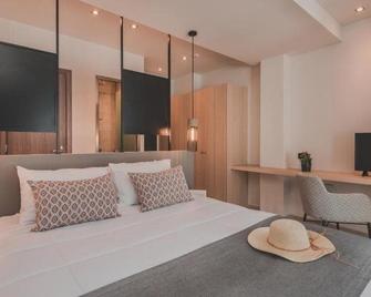 Cavo d'Oro Hotel - Kalamaki - Bedroom