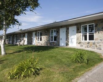 Hotel Cap Aux Pierres - L'Isle-aux-Coudres - Edificio