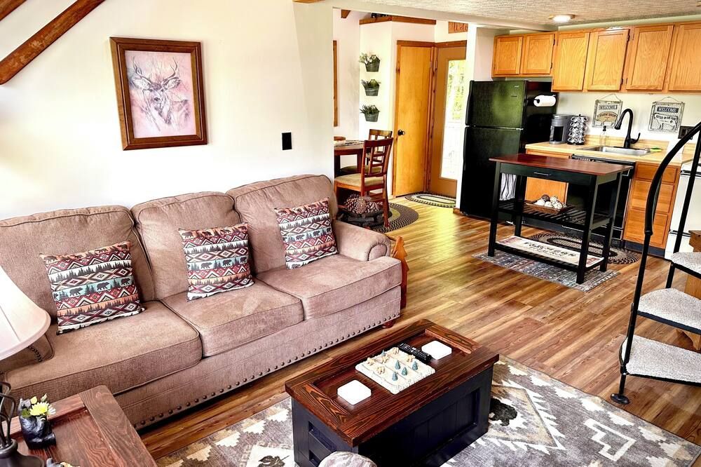 Cozy Cabin in Black Bear-Central Heating-Family & Pet Friendly-Resort Pool - Davis - Sala de estar