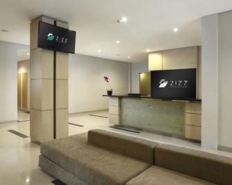 Zizz Convention Hotel - North Kuta - דלפק קבלה