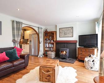 The Hideout - Portree - Living room