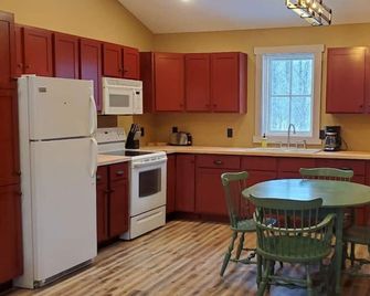 2 bedroom-Riverfront-Fireplace - Pet ok - Pine City - Kitchen