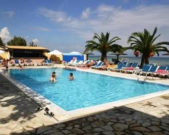 Lemon Grove Hotel and Studios - Kavos - Piscina