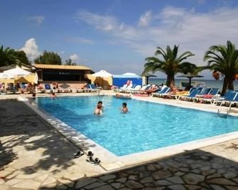 Lemon Grove Hotels And Studios - Kavos - Pool