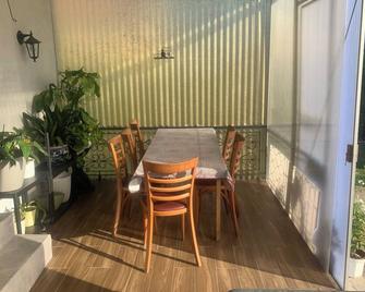 3 Zimmer im Einfamilienhaus mit Garten - Magdebourg - Salle à manger