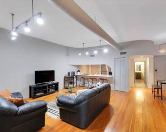 Lagrange Loft - Small Town Usa - Bourbon Trail - La Grange - Wohnzimmer