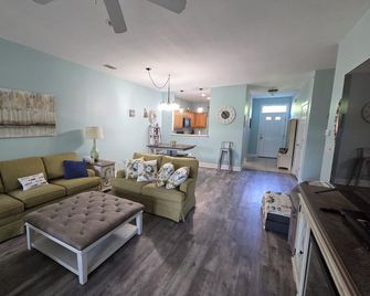 Lakefront Retreat on Lake Marion – Perfect for Fishing & Relaxation - Santee - Sala de estar