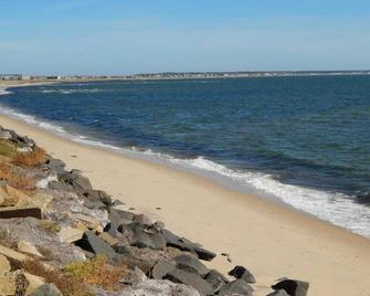 P-Town 2br Beach Beauty on the Bay. Water View! - Provincetown - Beach