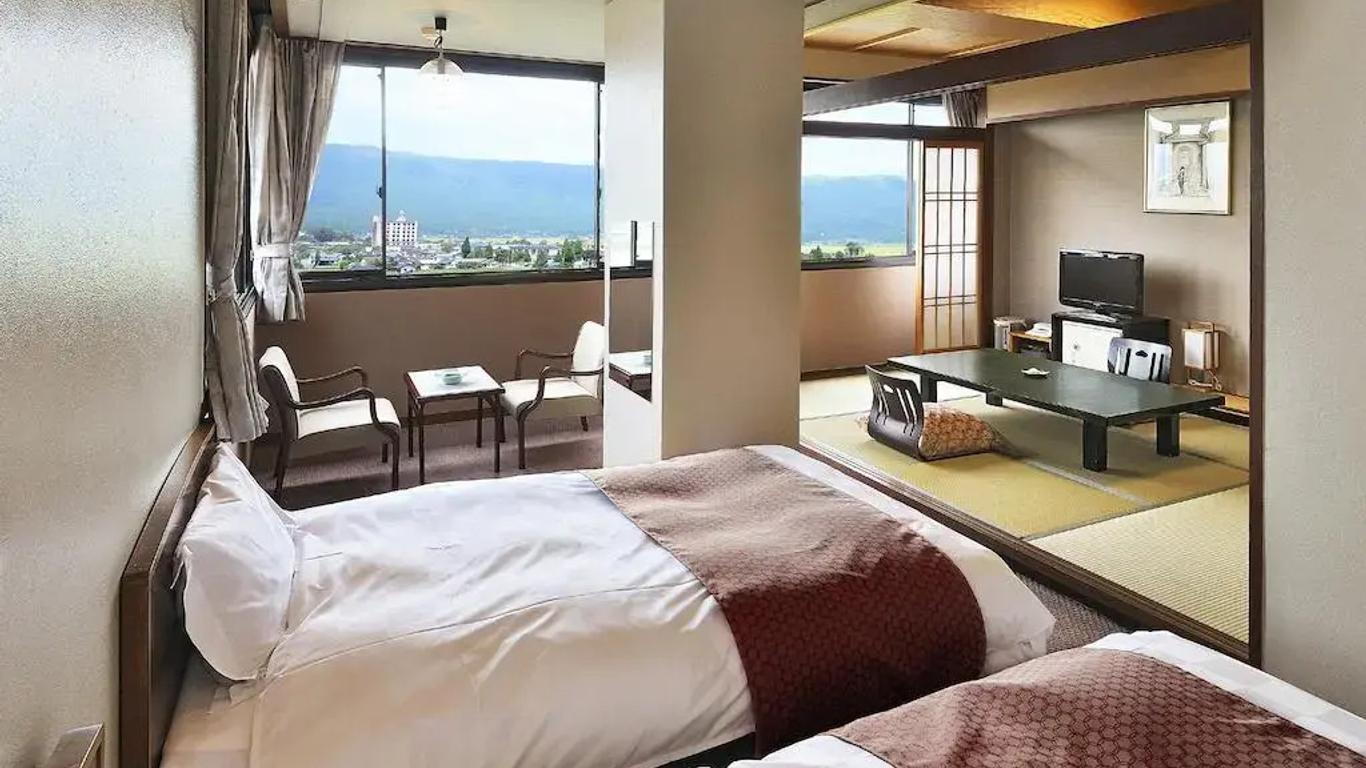 Aso Plaza Hotel