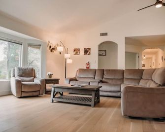 The Granite Retreat - Mariposa - Sala de estar