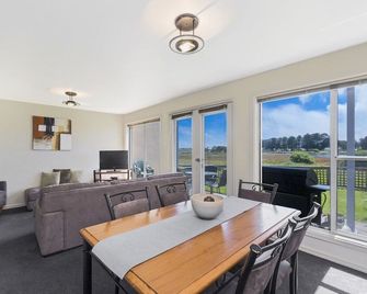 Moyne Views 2 - Port Fairy - Dining room