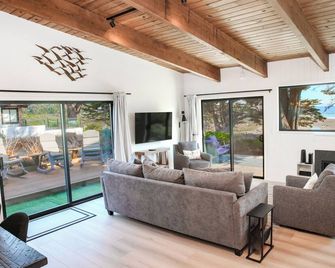 5768 Moonstone Bch Dr. - Cambria - Living room