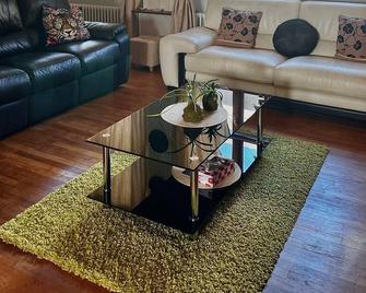 Le Passage du Faubourg, agréable T3 en duplex de 120m2 - Saint-Léonard-de-Noblat - Sala de estar