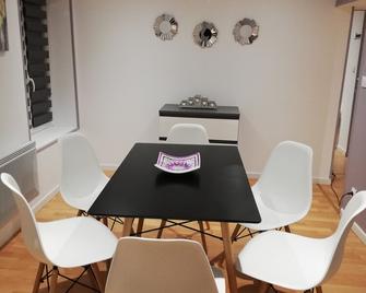 beautiful apartment in old and quiet residence - Tergnier - Salle à manger