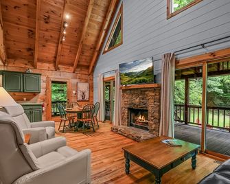 Willow Creek 2 Bedroom Cabin by RedAwning - Townsend - Living room