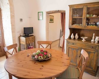 Trulli Paparale - Alberobello - Dining room