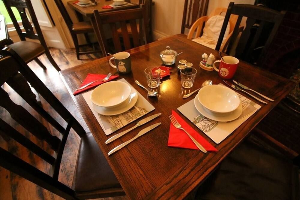 لاستون هاوس - إلفراكومب - غرفة طعام