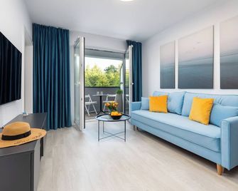 Seaside Apartamenty - 4 Pory Roku - Kolobrzeg - Phòng khách