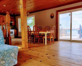 Lakefront Muskoka of Amazing Cottage - Gravenhurst - Dining room