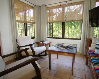 Casa Buenavista - Adults Only - Puerto Carrillo - Living room
