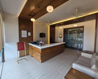 Hotel Western Inn - Vasai - Front desk