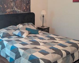 Charming apartment in Queens with WiFi and AC near to airport, train & shopping - Queens