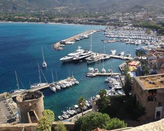 Studio rental calvi 800m from the beach and shops - Calvi - Extérieur