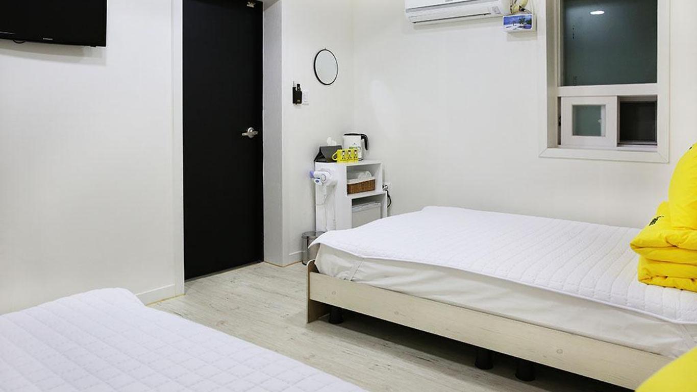 24 Guesthouse Yeosu