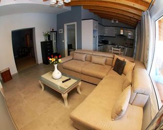 Hotel Vila Alvin & Apartments - Άγιοι Σαράντα - Σαλόνι