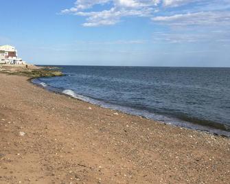 Cottage By The Sea, Yale New Haven Getaway Destination - East Haven - Playa