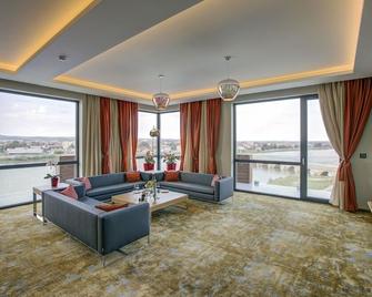 Merit Grand Mosta Spa Hotel & Casino - Svilengrad - Living room