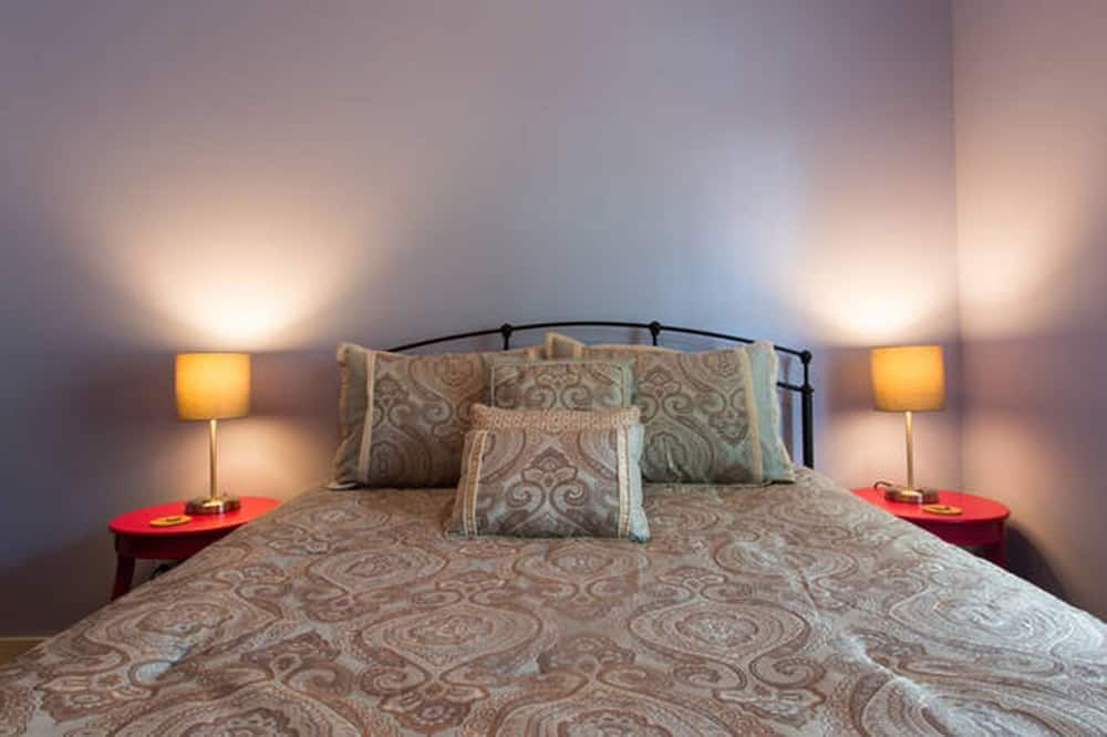 Connemara Cottage in Historic District - Featuring Local Art - Savannah - Soveværelse