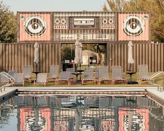 Dome 2: Songbird Sanctuary - 1 Queen bed, Rainfall Shower - South Haven