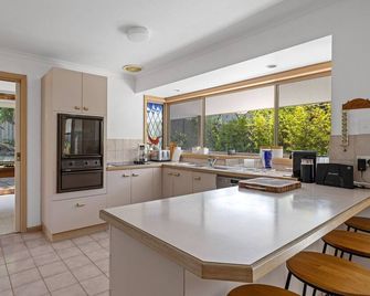 Surf Side Veronica - Wifi & Netflix - Inverloch - Cocina