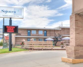 Suite 307 - 1BR Apartment with Kitchen - Rapid City - Bâtiment